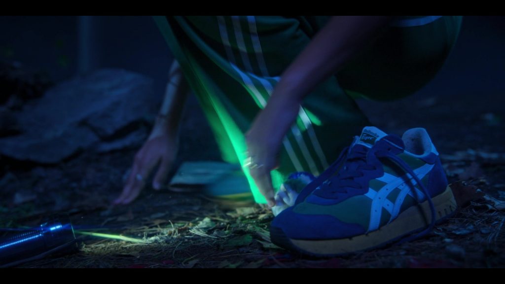 Onitsuka Tiger Sneakers in Pretty Little Liars - Original Sin S02E05 “Chapter Fifteen - Friday the 13th” (2024) (Image 3)