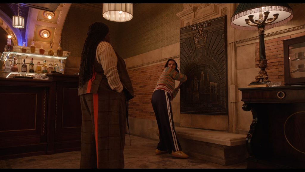 PUMA (Scene 4) Sneakers ‘Palermo' in Mustard in Only Murders in the Building S05E09 “Lestr” (2025) (Image 5)