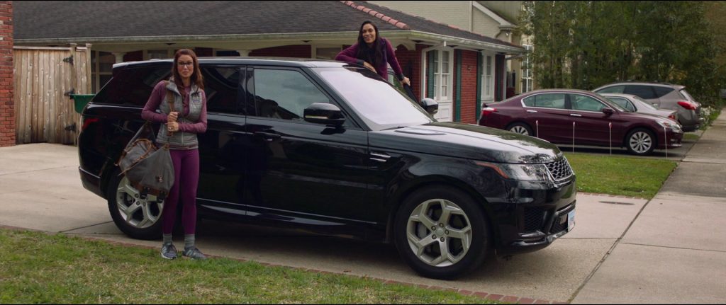 Patagonia Vest and Adidas Sneakers Worn by Shannon Elizabeth in Jay and Silent Bob Reboot (2019) (Image 1)