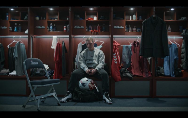 Pepsi Cup, Gillette, Old Spice, Aquafina, Nike Air Jordan Sneakers in American Sports Story S01E05 “The Man” (2024) (Image 1)