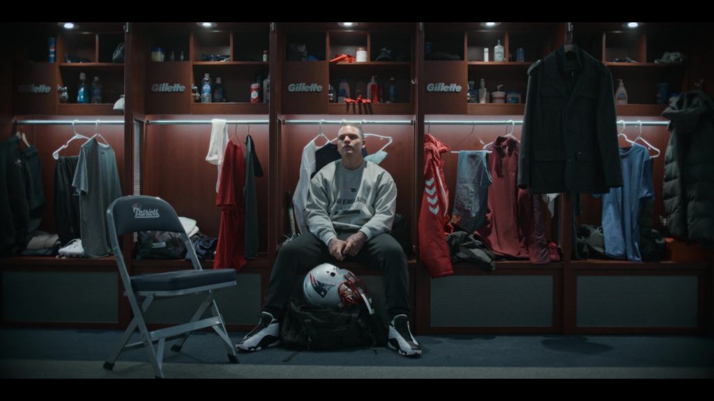 Pepsi Cup, Gillette, Old Spice, Aquafina, Nike Air Jordan Sneakers in American Sports Story S01E05 “The Man” (2024) (Image 3)