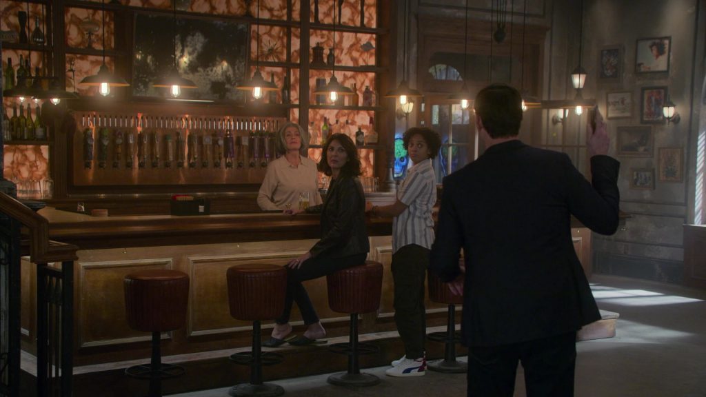 Puma Ralph Sampson Sneakers of Aleyse Shannon as Breanna Casey in Leverage - Redemption S01E11 “The Jackal Job” (2021) (Image 2)