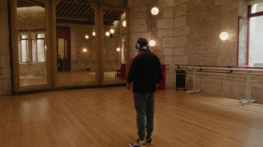 Puma Sneakers (Scene 1) in Etoile S01E02 “The Bull” (2025) (Image 1)
