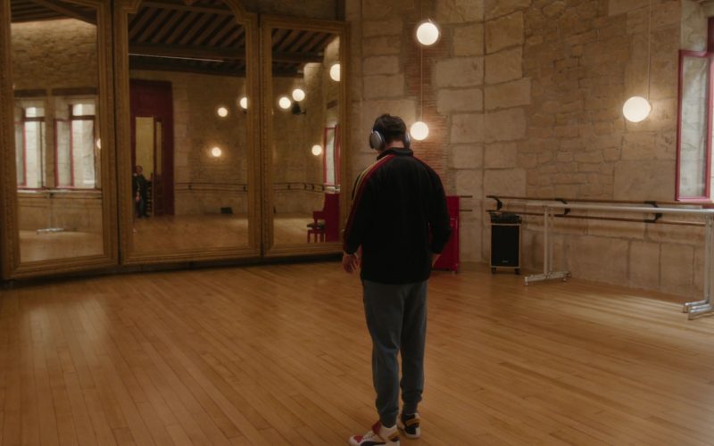 Puma Sneakers (Scene 1) in Etoile S01E02 “The Bull” (2025) (Image 1)