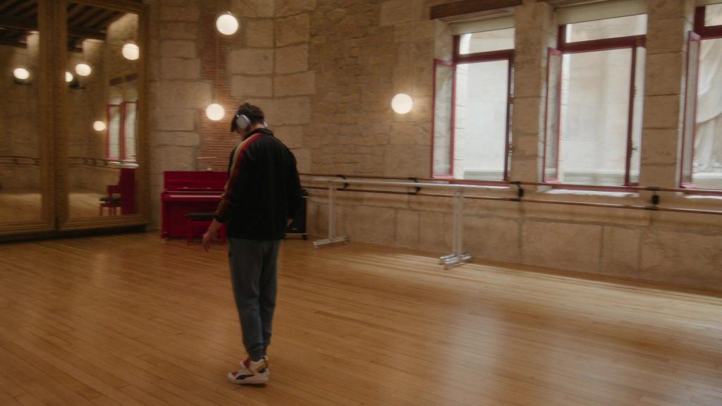 Puma Sneakers (Scene 1) in Etoile S01E02 “The Bull” (2025) (Image 10)