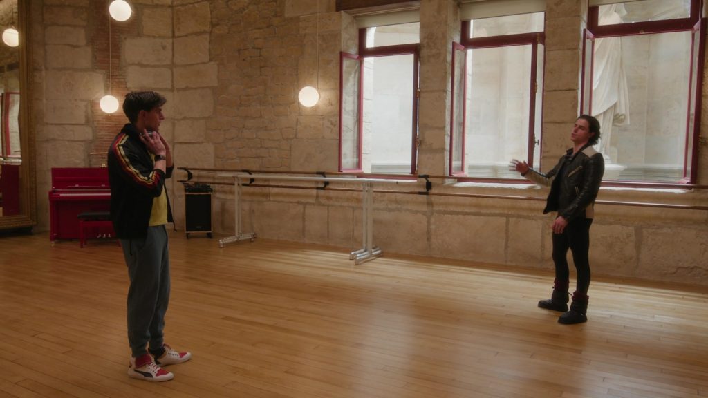 Puma Sneakers (Scene 1) in Etoile S01E02 “The Bull” (2025) (Image 15)