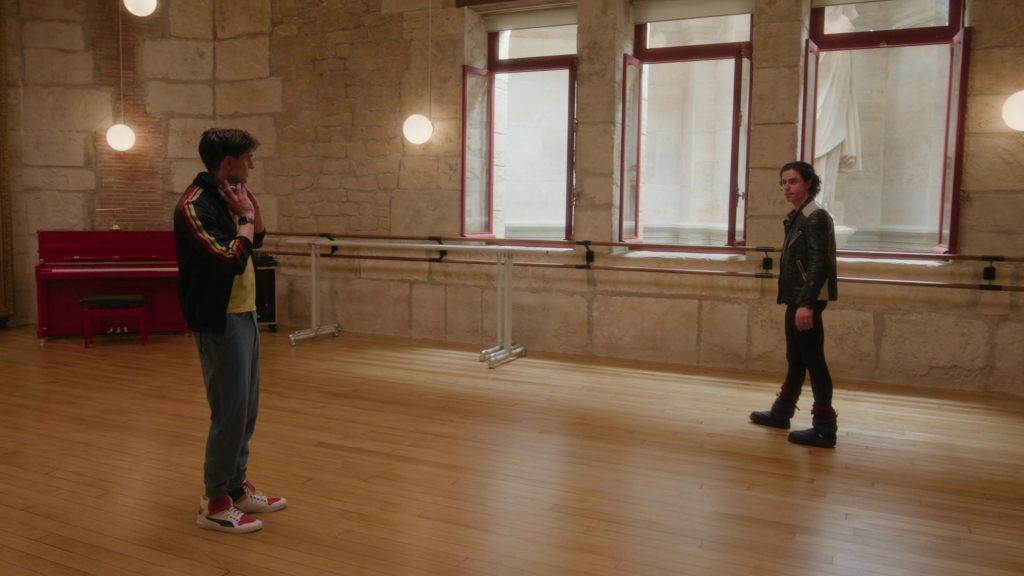 Puma Sneakers (Scene 1) in Etoile S01E02 “The Bull” (2025) (Image 2)