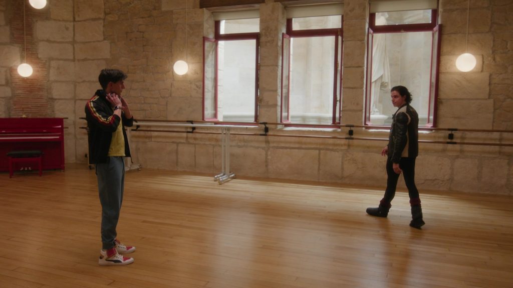 Puma Sneakers (Scene 1) in Etoile S01E02 “The Bull” (2025) (Image 3)