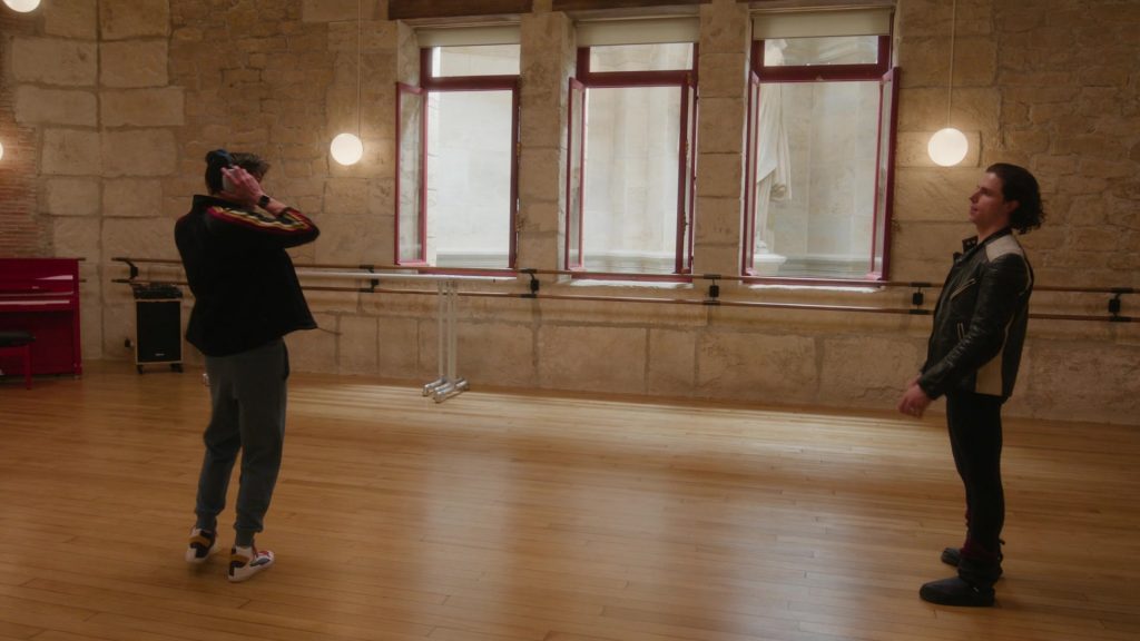 Puma Sneakers (Scene 1) in Etoile S01E02 “The Bull” (2025) (Image 7)