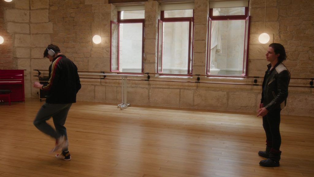 Puma Sneakers (Scene 1) in Etoile S01E02 “The Bull” (2025) (Image 8)