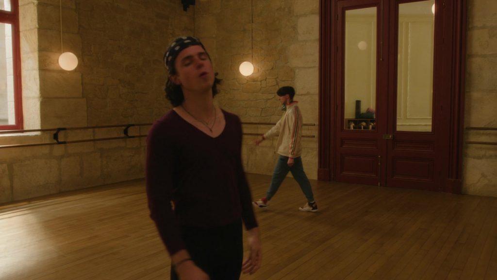 Puma Sneakers (Scene 2) in Etoile S01E04 “The Hiccup” (2025) (Image 4)