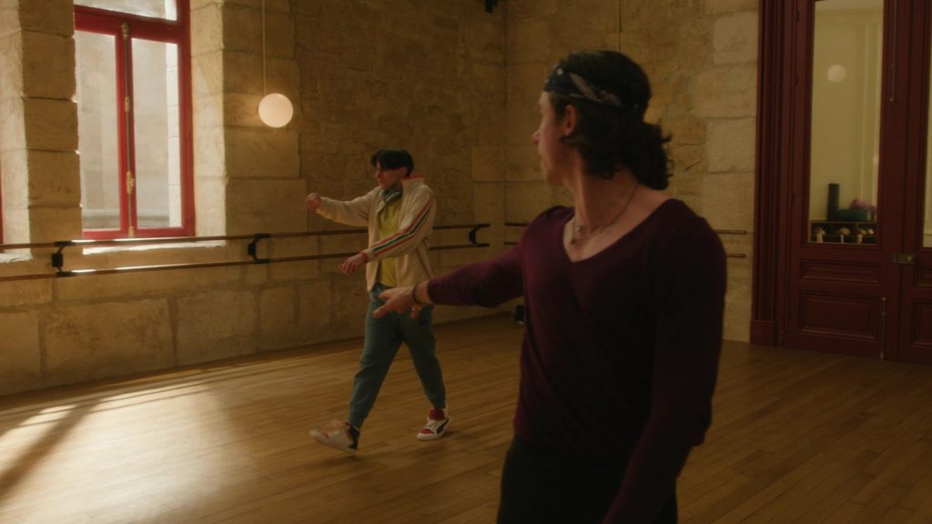 Puma Sneakers (Scene 2) in Etoile S01E04 “The Hiccup” (2025) (Image 5)