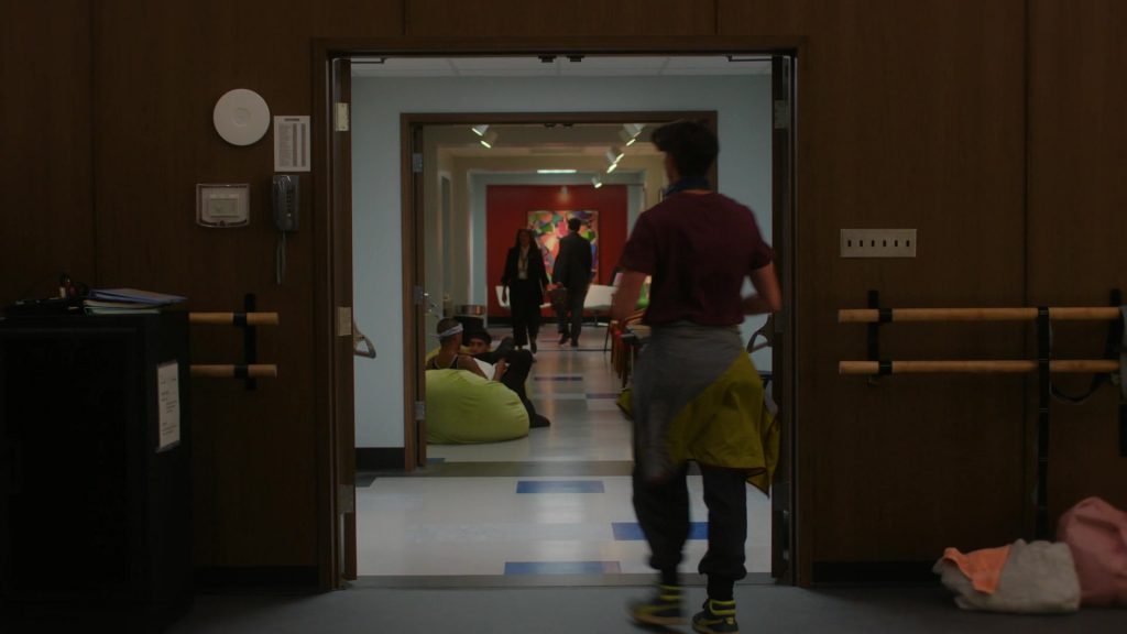 Puma Sneakers in Etoile S01E01 “The Swap” (2025) (Image 1)