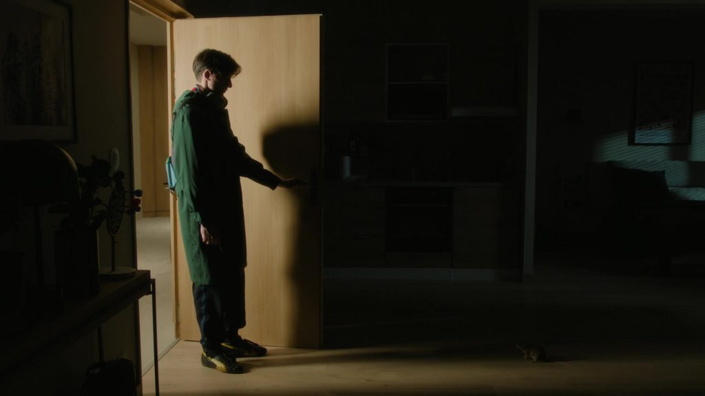 Puma Sneakers in Etoile S01E05 “The Rat” (2025) (Image 4)