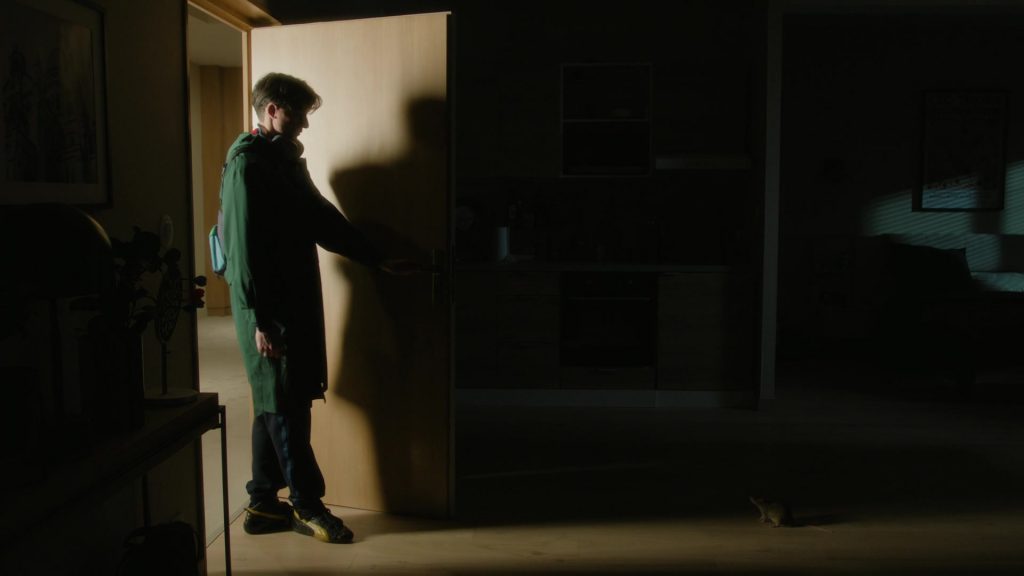 Puma Sneakers in Etoile S01E05 “The Rat” (2025) (Image 5)