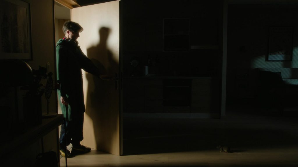 Puma Sneakers in Etoile S01E05 “The Rat” (2025) (Image 6)