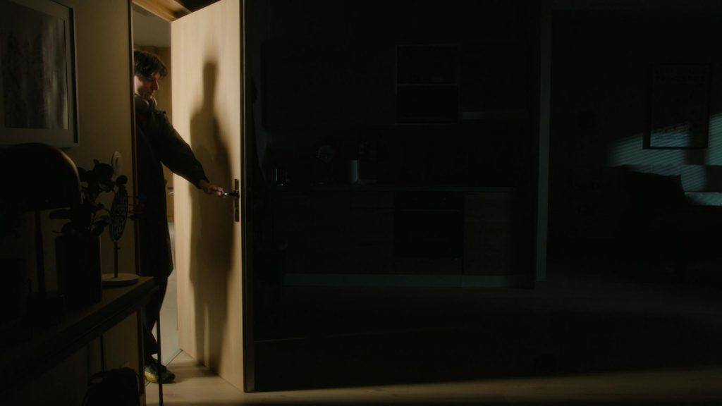 Puma Sneakers in Etoile S01E05 “The Rat” (2025) (Image 7)