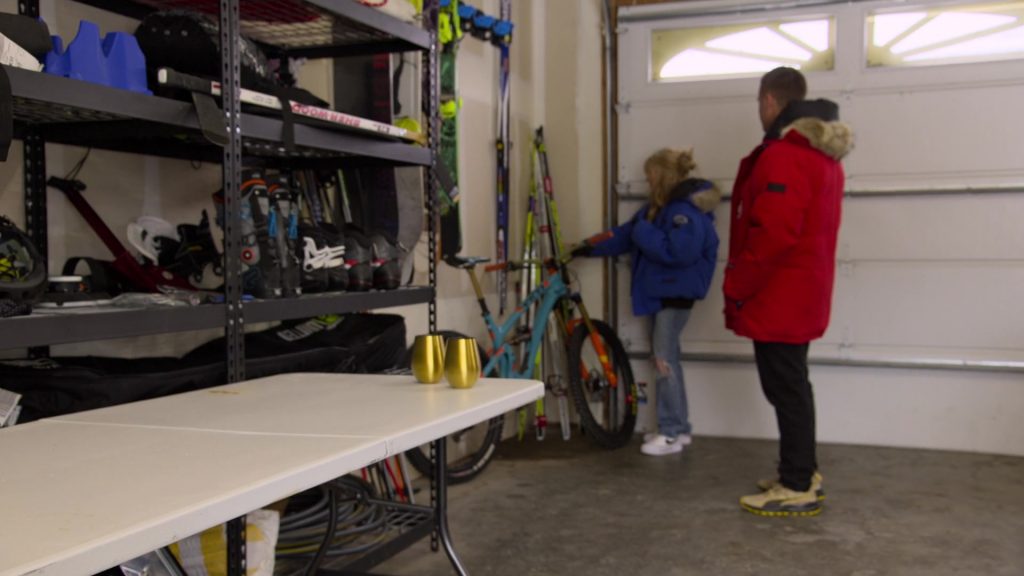 Puma Sneakers in Love Is Blind S09E08 “Stripping The Veil” (2025) (Image 2)