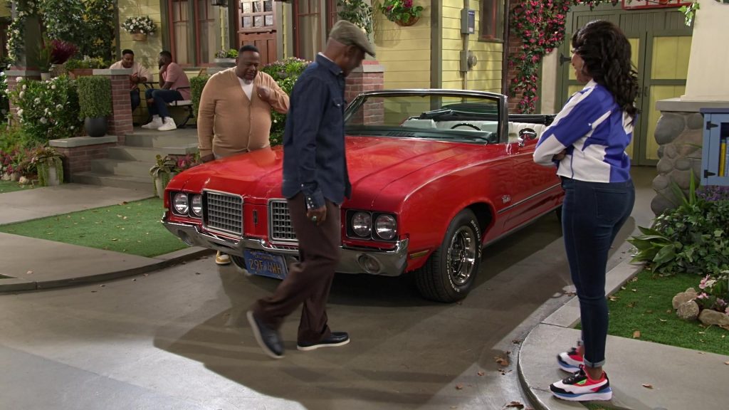 Puma Sneakers in The Neighborhood S07E06 “Welcome to Daddy Issues” (2024) (Image 10)