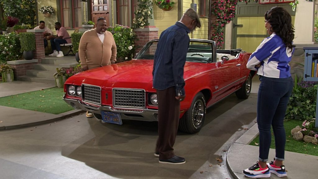 Puma Sneakers in The Neighborhood S07E06 “Welcome to Daddy Issues” (2024) (Image 11)