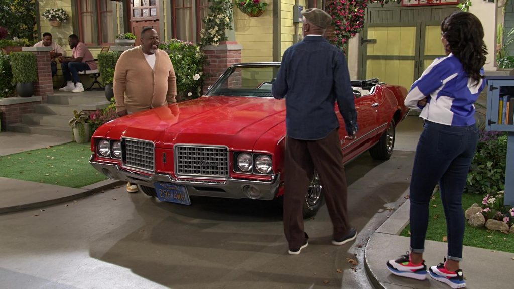 Puma Sneakers in The Neighborhood S07E06 “Welcome to Daddy Issues” (2024) (Image 12)