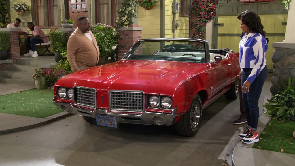 Puma Sneakers in The Neighborhood S07E06 “Welcome to Daddy Issues” (2024) (Image 13)