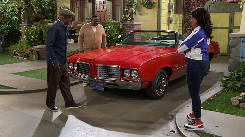 Puma Sneakers in The Neighborhood S07E06 “Welcome to Daddy Issues” (2024) (Image 8)