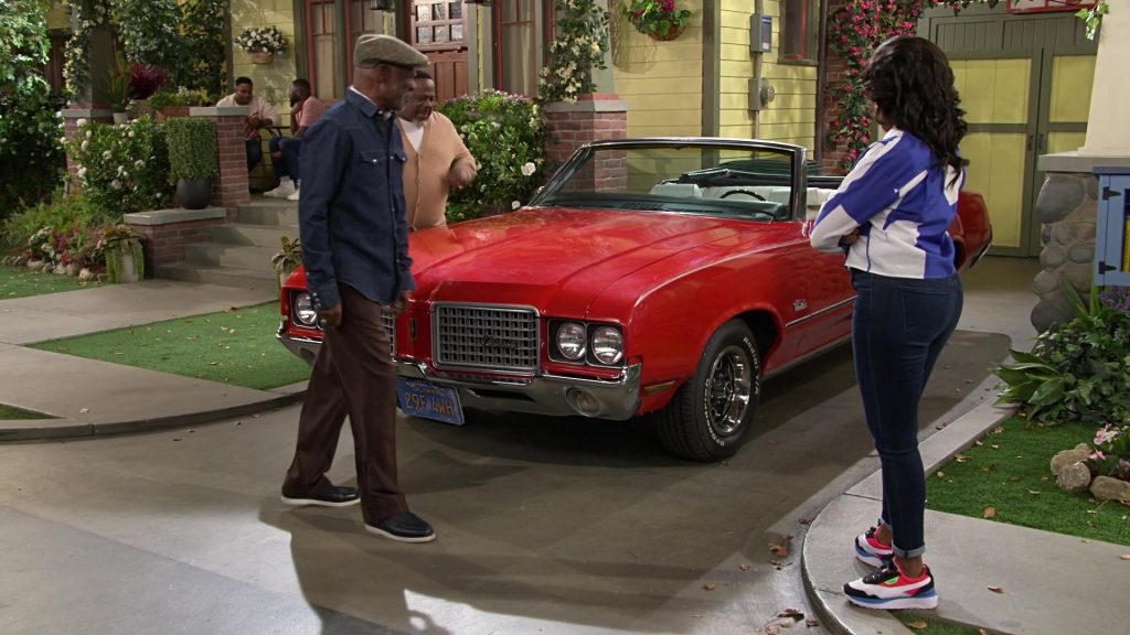 Puma Sneakers in The Neighborhood S07E06 “Welcome to Daddy Issues” (2024) (Image 9)