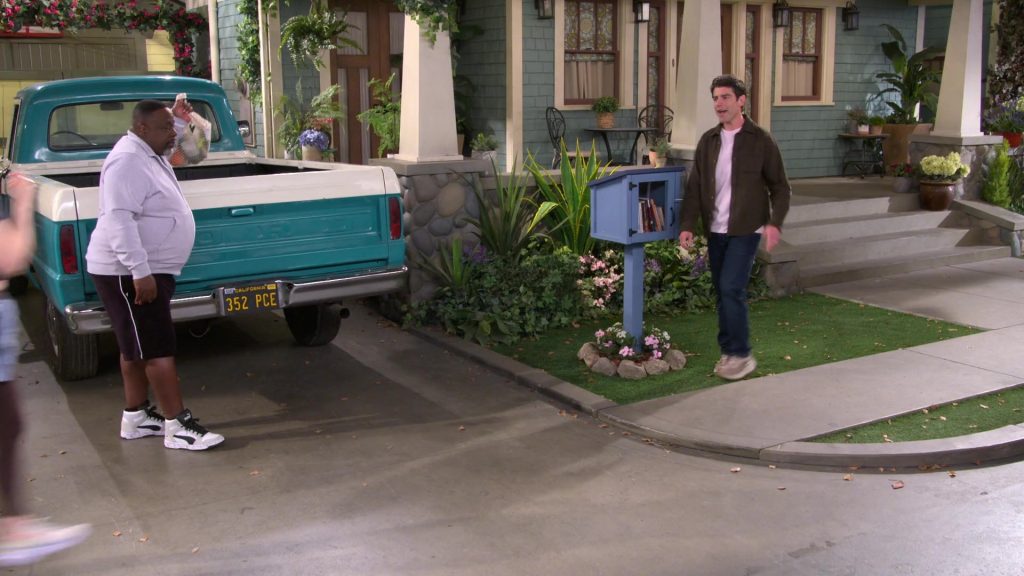 Puma Sneakers in The Neighborhood S07E11 “Welcome to the e-Neighborhood” (2025) (Image 1)