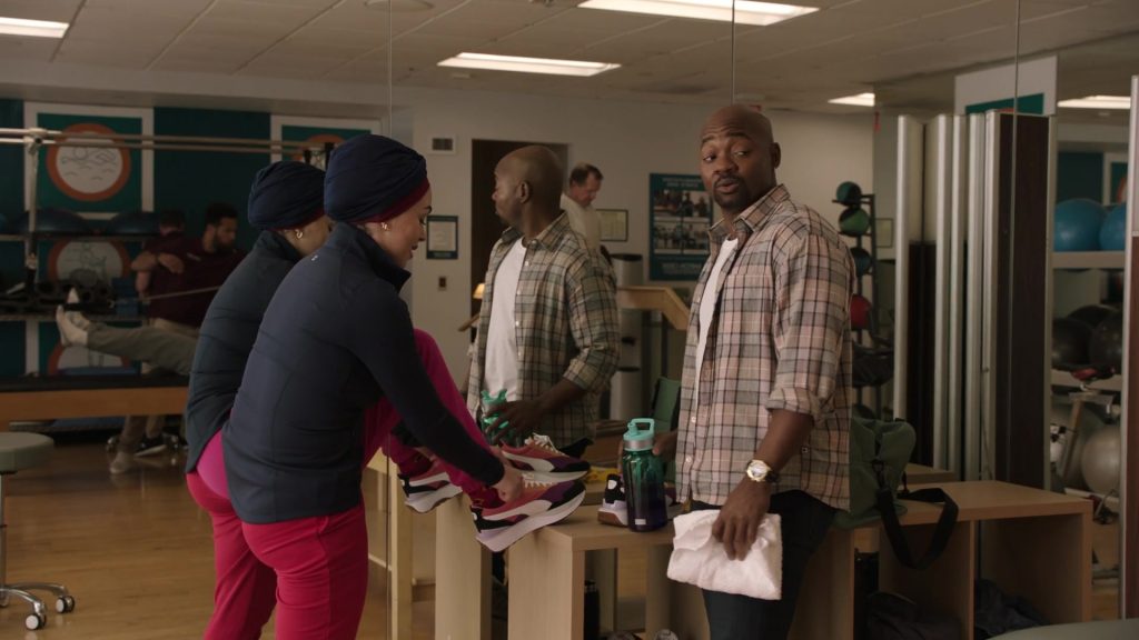 Puma Women's Sneakers in 9-1-1 - Lone Star S04E12 “Swipe Left” (2023) (Image 1)