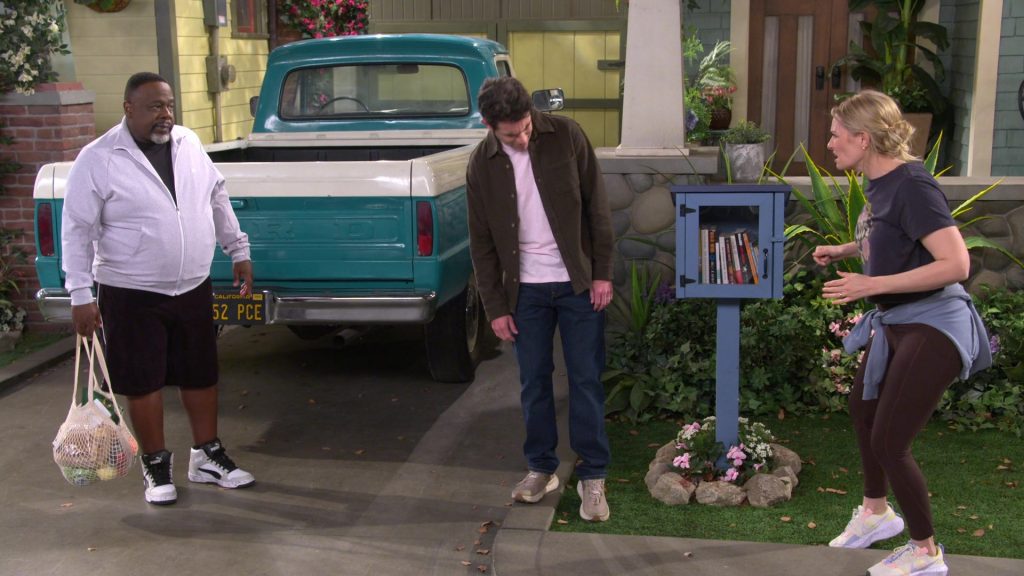 Puma and Nike Shoes in The Neighborhood S07E11 “Welcome to the e-Neighborhood” (2025) (Image 4)