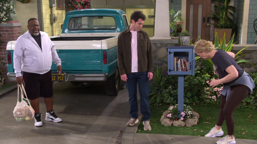 Puma and Nike Shoes in The Neighborhood S07E11 “Welcome to the e-Neighborhood” (2025) (Image 5)