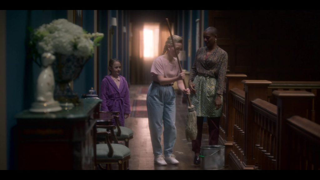 Reebok Freestyle Hi White Sneakers of Victoria Pedretti as Danielle ‘Dani' Clayton in The Haunting of Bly Manor S01E02 “The Pupil” (2020) (Image 1)