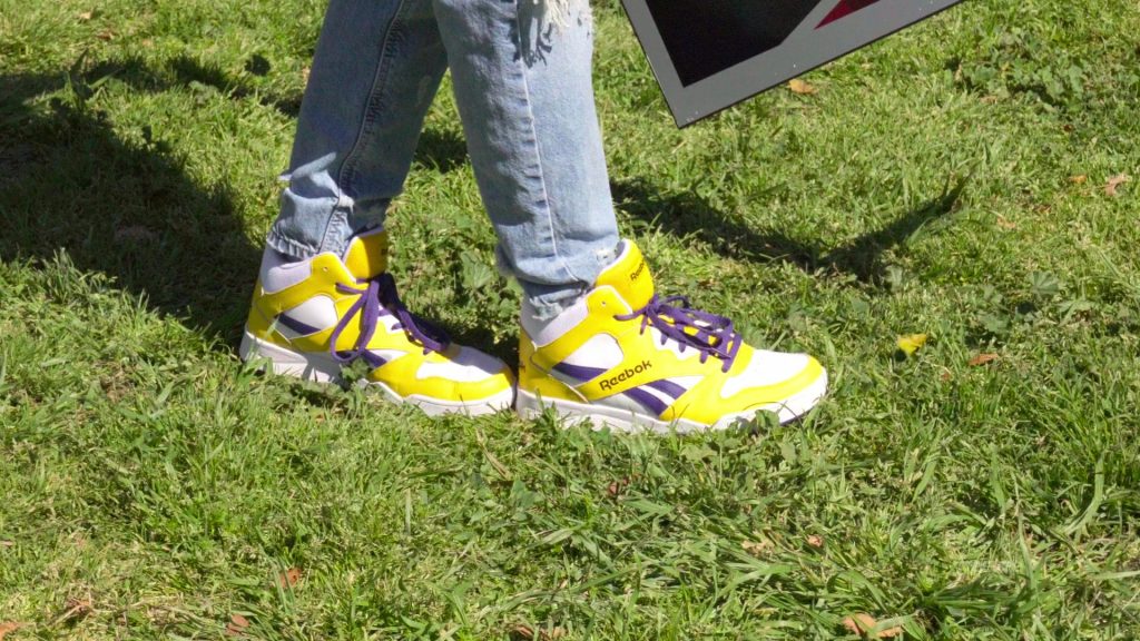 Reebok Sneakers in Jury Duty S01E06 “Closing Arguments” (2023) (Image 2)