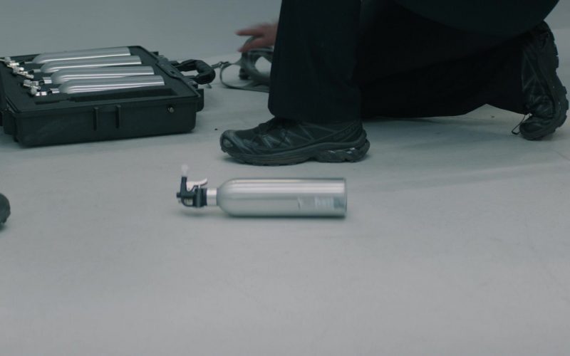 Salomon Sneakers in NCIS - Hawaiʻi S03E10 “Divided We Conquer” (2024) (Image 1)