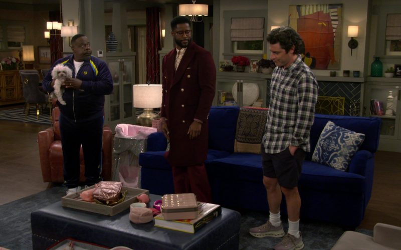 Sergio Tacchini Tracksuit, ON Sneakers in The Neighborhood S08E17 “Welcome to the Purse Dog” (2026) (Image 1)