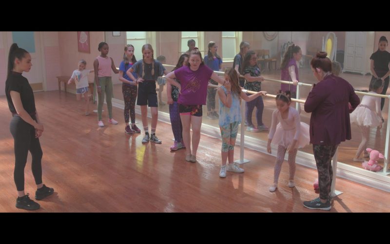 Skechers Flex Appeal 3.0 Sneakers Worn by Donna Lynne Champlin in Feel the Beat (2020) (Image 1)