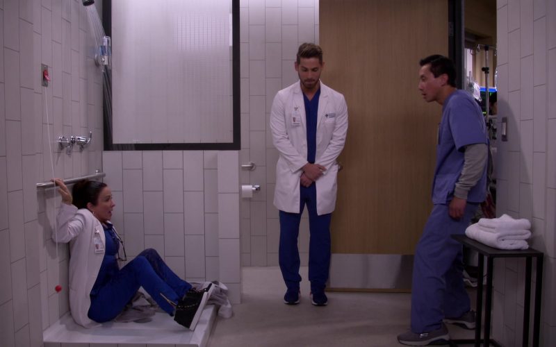 Skechers Shoes in Carol's Second Act – Season 1 Episode 1 “Pilot” (2019) (Image 1)