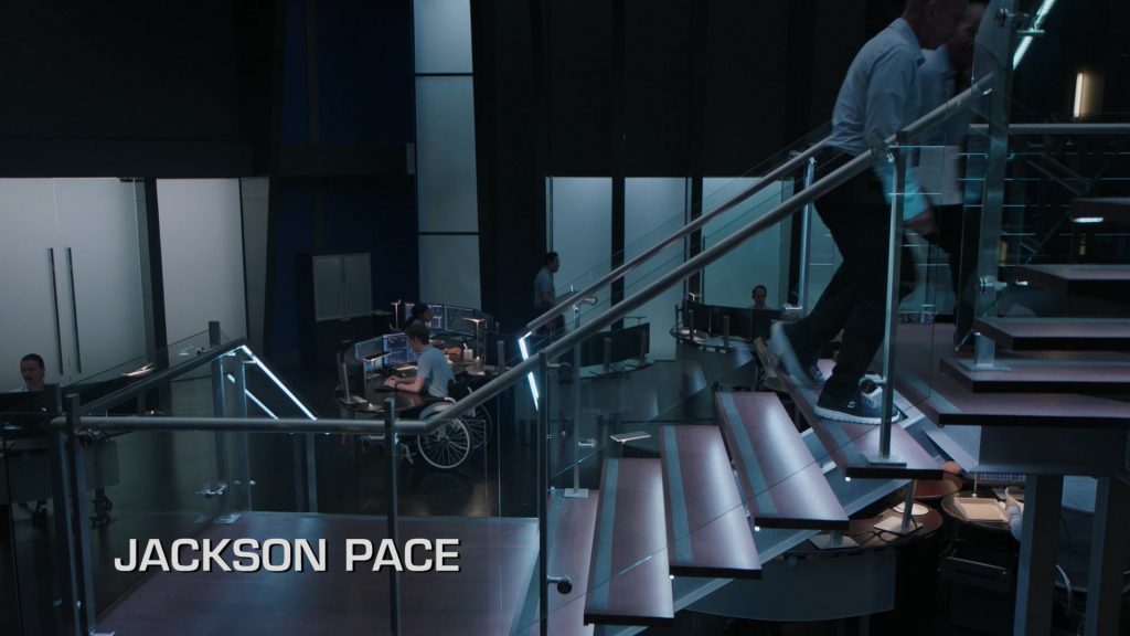 Skechers Sneakers in 9-1-1 – Lone Star S05E06 “Naked Truth”(2024) (Image 2)