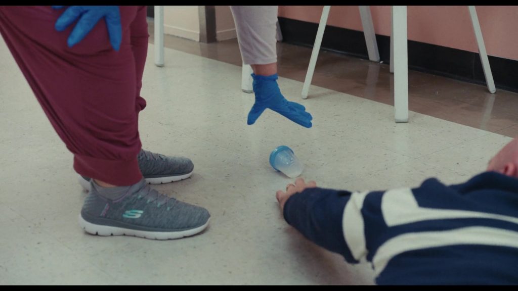 Skechers Sneakers in Bad Thoughts S02E03 “Bad News” (2026) (Image 2)