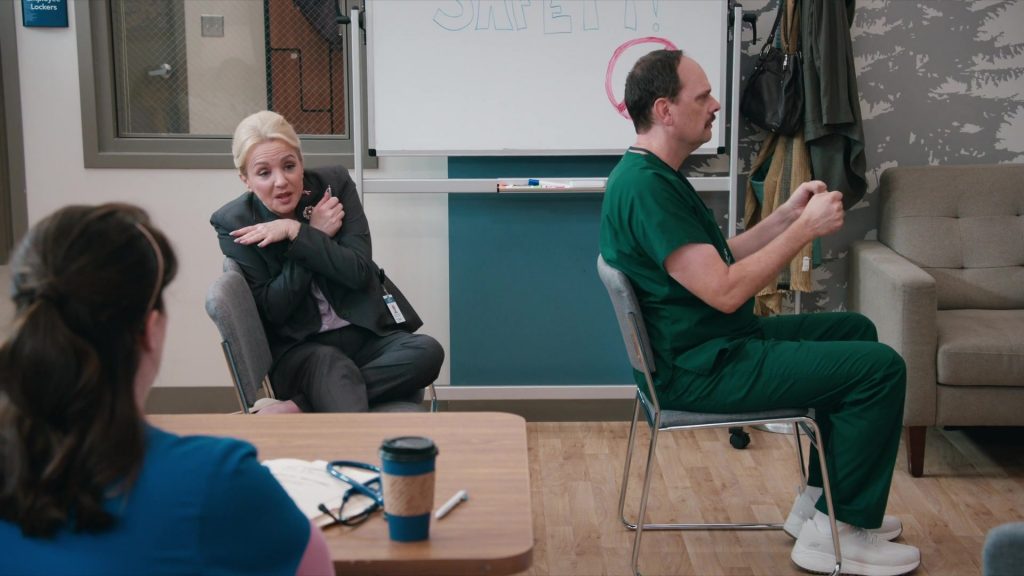 Skechers Sneakers in St. Denis Medical S02E02 “Mama Bear Activated” (2025) (Image 3)