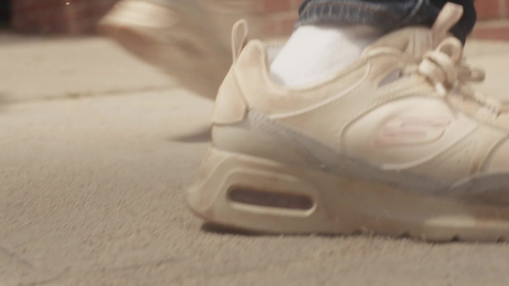 Skechers Sneakers in The Equalizer S05E01 “The Lost Ones” (2024) (Image 1)