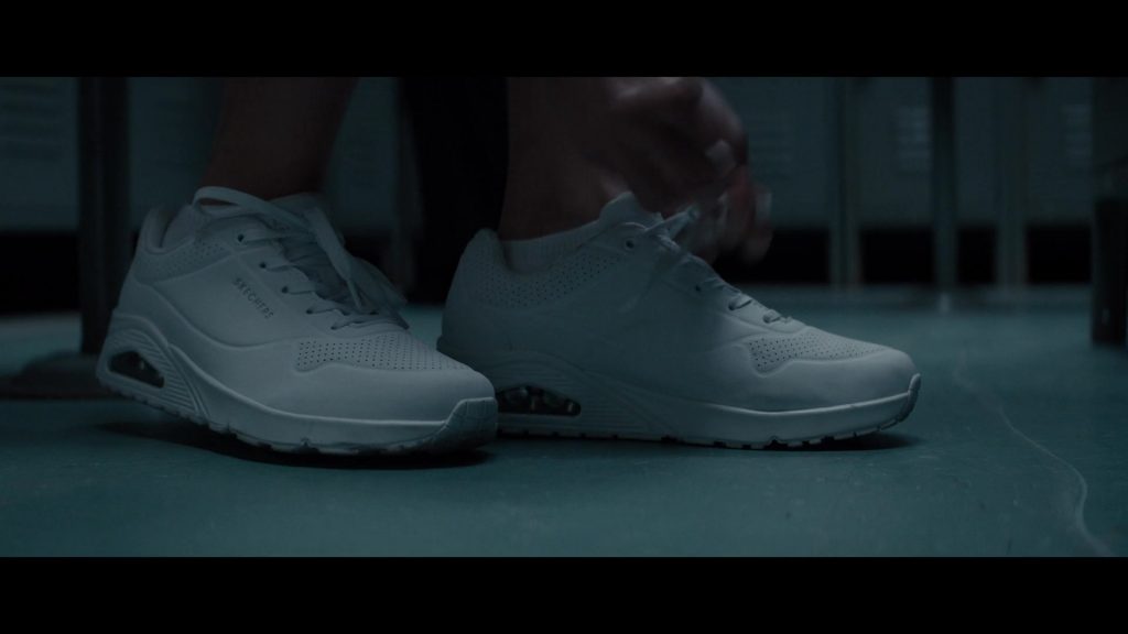 Skechers Sneakers in The Residence S01E07 “The Adventure of the Engineer's Thumb” (2025) (Image 1)