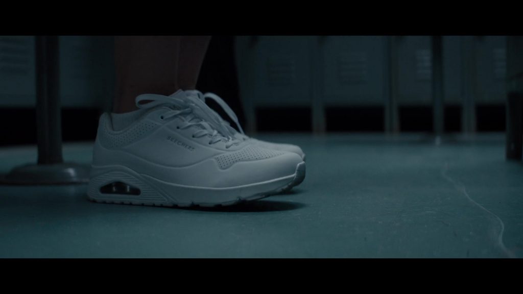 Skechers Sneakers in The Residence S01E07 “The Adventure of the Engineer's Thumb” (2025) (Image 2)