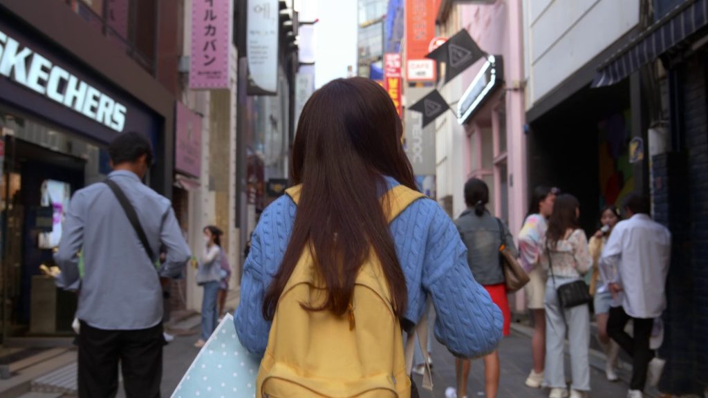 Skechers Store in XO, Kitty S01E01 “XO” (2023) (Image 3)