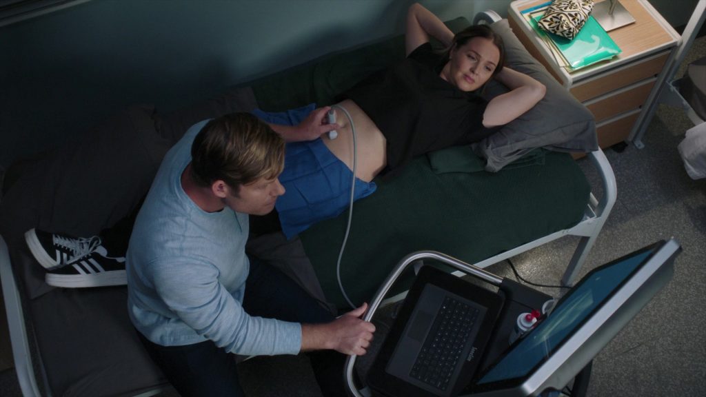 Sonosite and Adidas Shoes in Grey's Anatomy S21E04 “This One's for the Girls” (2024) (Image 4)