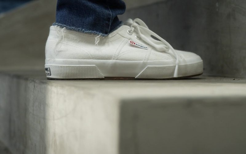 Superga White Sneakers Worn by Kristen Bell in Veronica Mars – Season 4, Episode 5, “Losing Streak” (2019) (Image 1)