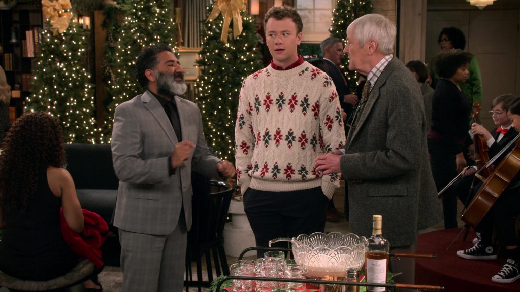 The Macallan Whisky and Converse Shoes in Frasier S01E10 “Reindeer Games” (2023) (Image 4)