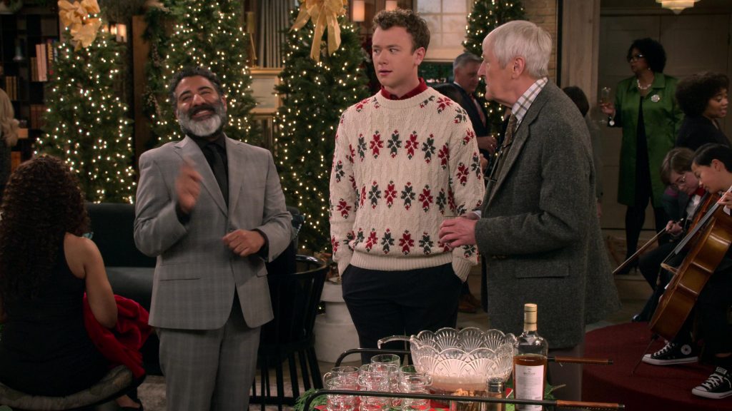 The Macallan Whisky and Converse Shoes in Frasier S01E10 “Reindeer Games” (2023) (Image 5)