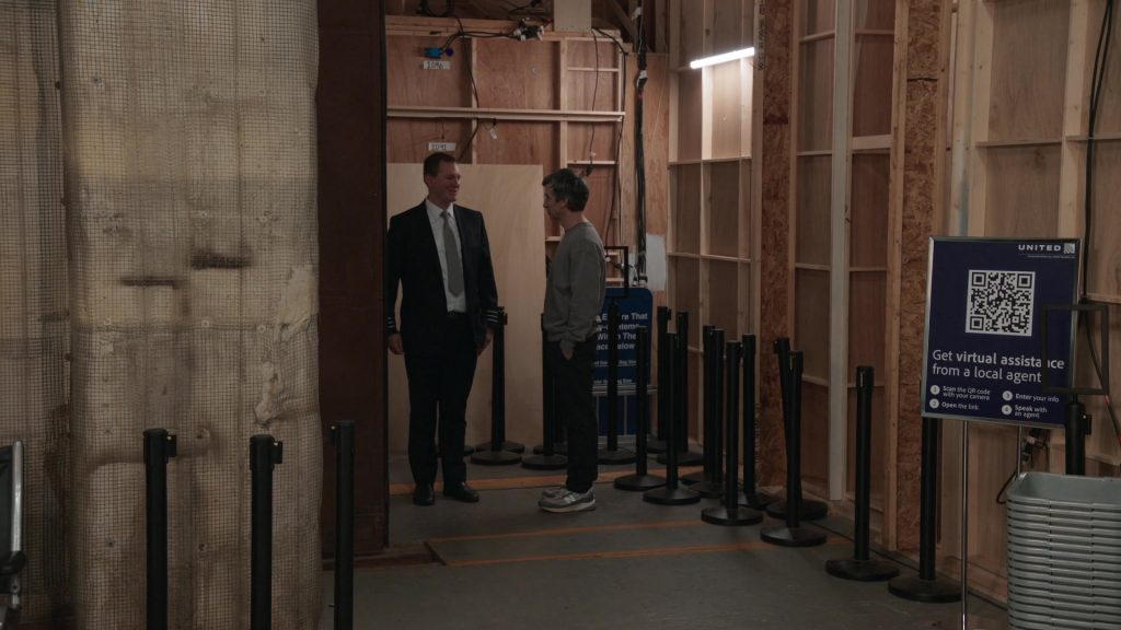 United Airlines, New Balance Sneakers in The Rehearsal S02E04 “Kissme” (2025) (Image 2)